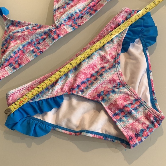 Bikini - Picture 3 of 7